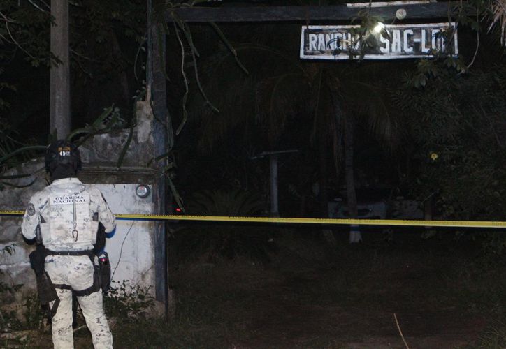 Peritos de la FGE trabajan en la búsqueda de indicios en el rancho Sac-Lol.