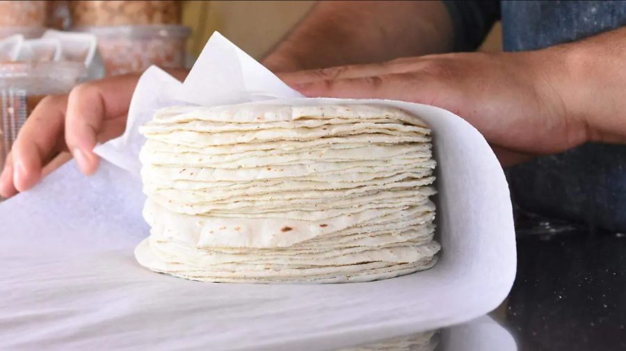 Las máquinas tortilladoras operan con altos costos de gas y harina en Quintana Roo.