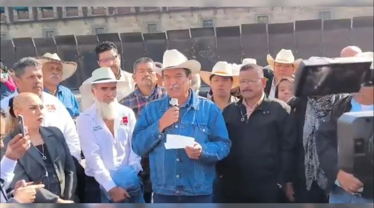 Baltazar Valdéz anunció la convocatoria frente a Palacio Nacional.