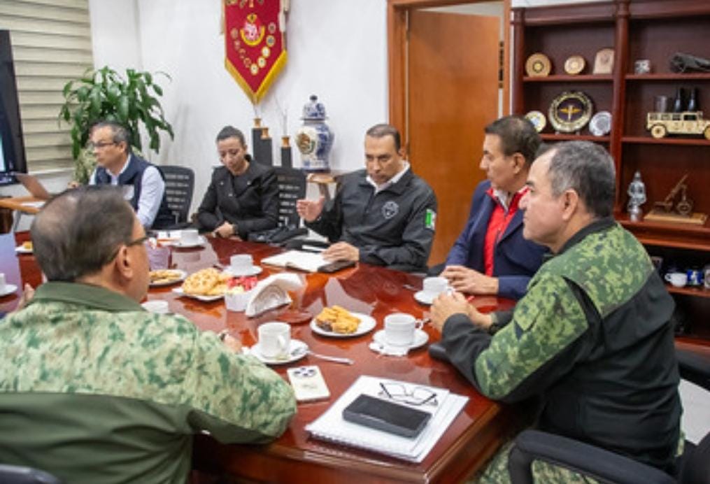 Investigan ataque contra empresario del Mercado de Abastos en Guadalajara. El saldo es de tres muertos y cuatro heridos tras una agresión directa.