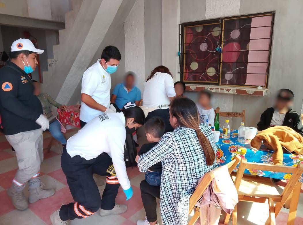 Los peritos de Protección Civil evalúan los daños estructurales tras la explosión de pirotecnia en La Trinitaria para determinar si el edificio es habitable.