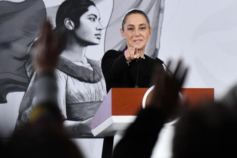 La presidenta Claudia Sheinbaum abordó la discusión sobre la permanencia de los OPLEs en la reforma electoral.