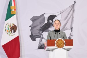 La presidenta Claudia Sheinbaum coordina con el equipo de salud federal el traslado de insumos médicos para los heridos en Oaxaca.