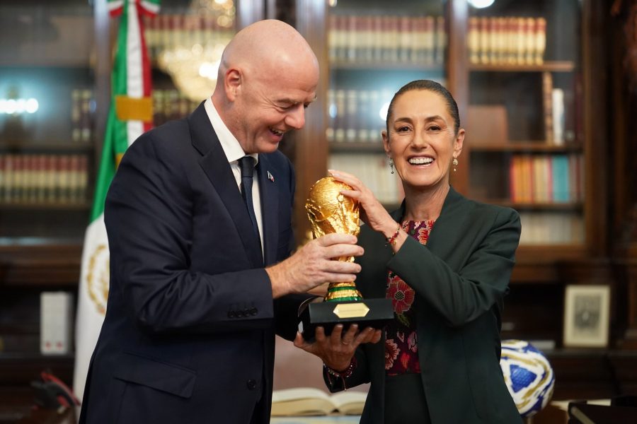 La presidenta Sheinbaum consultará con Gianni Infantino antes de confirmar su asistencia al sorteo.
