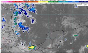 Las nubes de tormenta avanzan sobre los municipios del sur de Quintana Roo amenazando con descargas eléctricas.