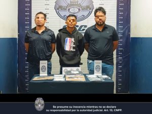 Los tres detenidos fueron trasladados a la Fiscalía General del Estado tras ser señalados por cobrar cuotas de extorsión en el centro.