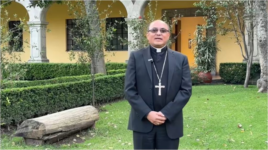 Mons. Pedro Pablo Elizondo ofició su última misa dominical en Cancún tras su renuncia, mientras el nuevo obispo, Mons. Salvador González Morales, envía su primer mensaje de gratitud y esperanza.