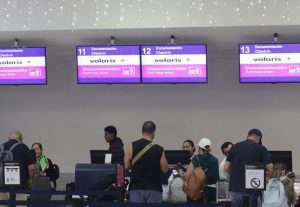 Con 693 operaciones en Cancún y 7,700 elementos de seguridad, Quintana Roo cierra el 2025 como líder turístico mundial. Conozca los detalles del récord aéreo.