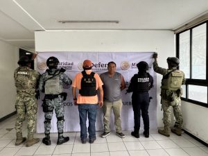 Elementos de SEDENA, SEMAR y Policía Estatal detuvieron a Rafael Carvarín Ramírez en Tecamachalco.