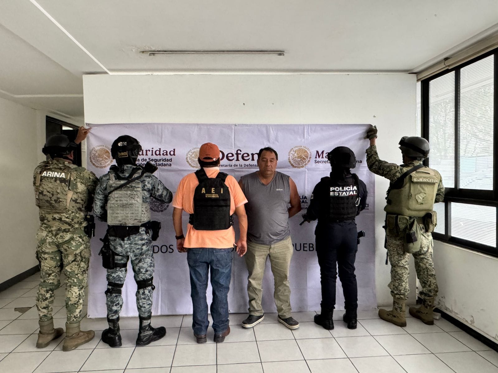 Elementos de SEDENA, SEMAR y Policía Estatal detuvieron a Rafael Carvarín Ramírez en Tecamachalco.