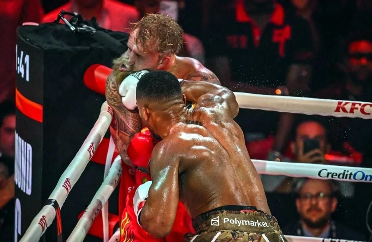 La radiografía compartida por Jake Paul muestra la magnitud del daño óseo tras el potente golpe del boxeador británico.