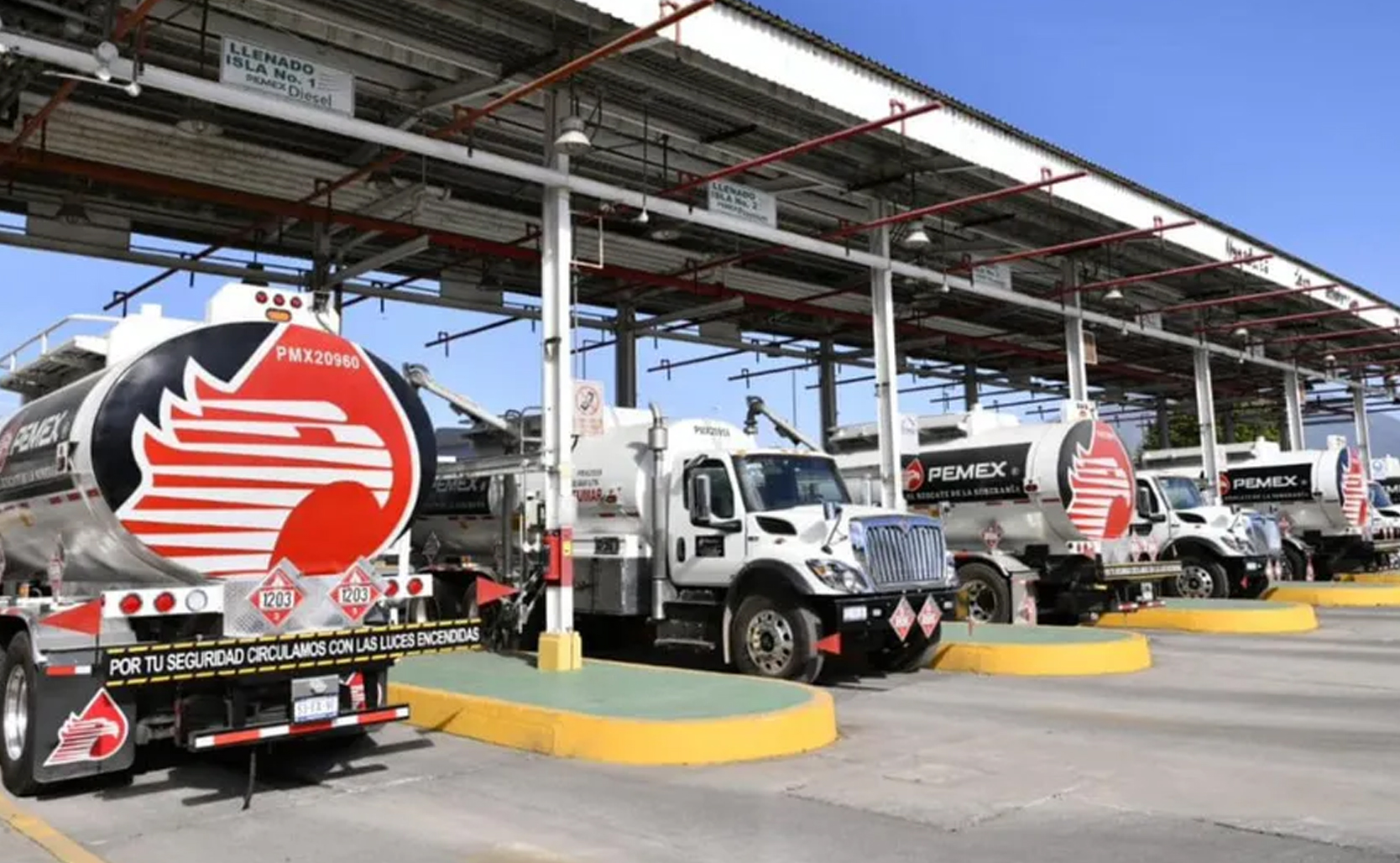 Las transferencias del gobierno federal a Pemex ayudaron a aumentar los ingresos petroleros.