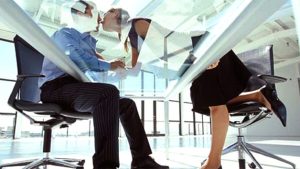 México encabeza la lista mundial de países donde los empleados mantienen relaciones sentimentales con sus compañeros de oficina.