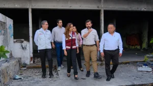 La gobernadora Mara Lezama y Alejandro Svarch anuncian el nuevo Hospital Materno Infantil de Cancún. Rescatan edificio abandonado para fortalecer la salud pública.