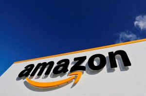 Amazon justifica la eliminación de empleos como una medida necesaria para reducir los niveles jerárquicos y mejorar la eficiencia interna de la empresa.