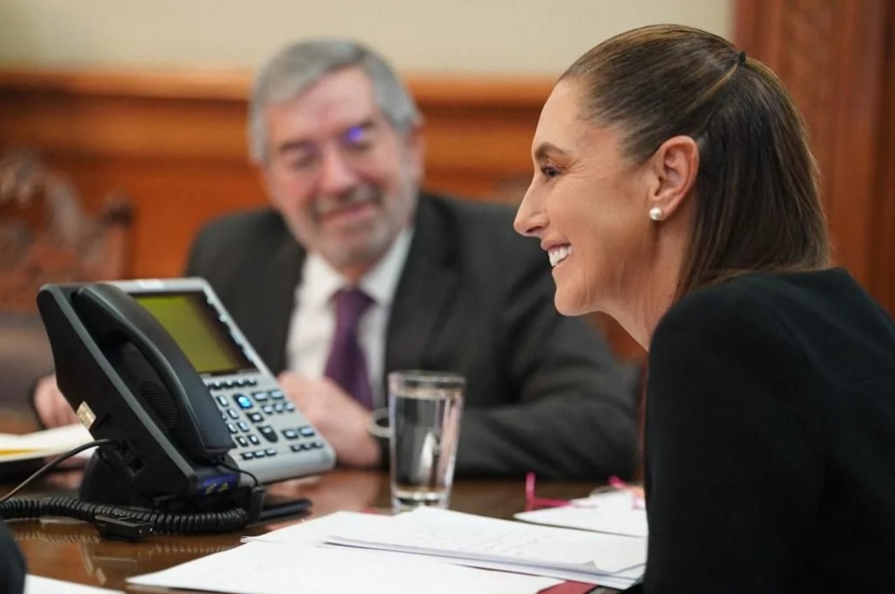 La presidenta Claudia Sheinbaum informó que la conversación con Donald Trump fue respetuosa y se centró en la colaboración mutua.