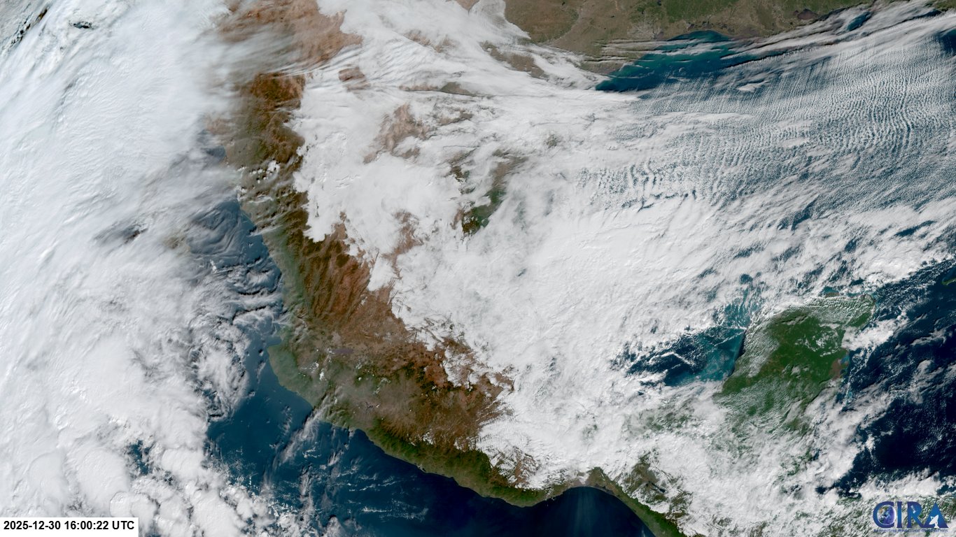 Las intensas lluvias provocadas por el frente frío 27 afectan la visibilidad en las carreteras del sureste mexicano.