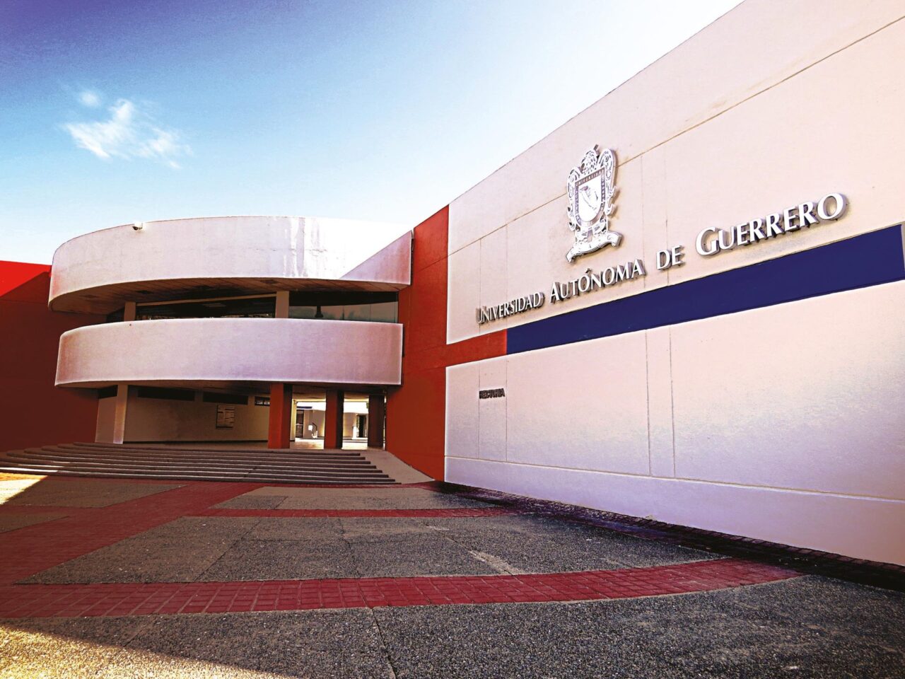 Edificio de rectoría de una universidad pública afectada por el recorte presupuestal de 2026.