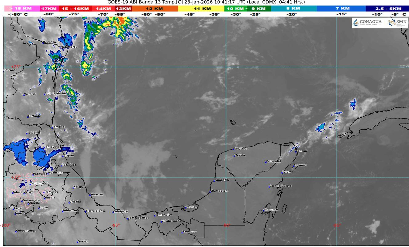 Bancos de niebla cubren las carreteras de Quintana Roo durante las primeras horas de este 23 de enero.