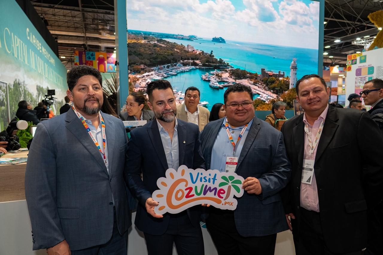 El presidente municipal José Luis Chacón gestiona el nuevo vuelo directo Praga–Cozumel con representantes de Der Touristik.