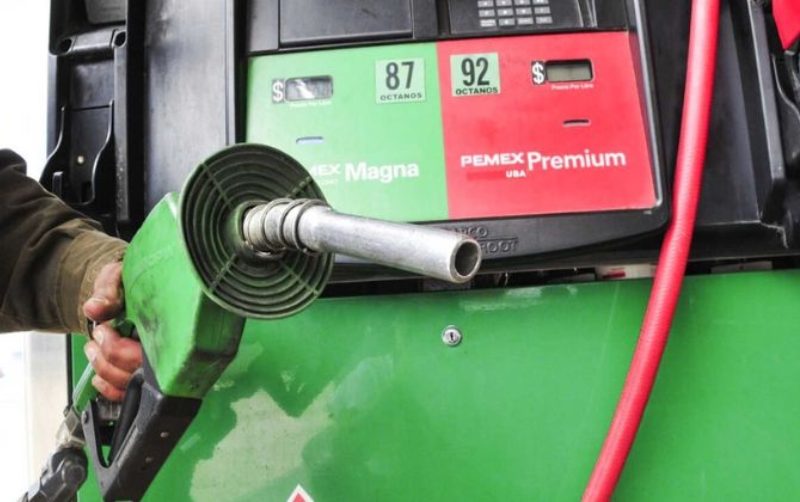 Las estaciones de servicio en todo el país aplicaron el cobro completo del impuesto especial durante la mayor parte del año 2025.