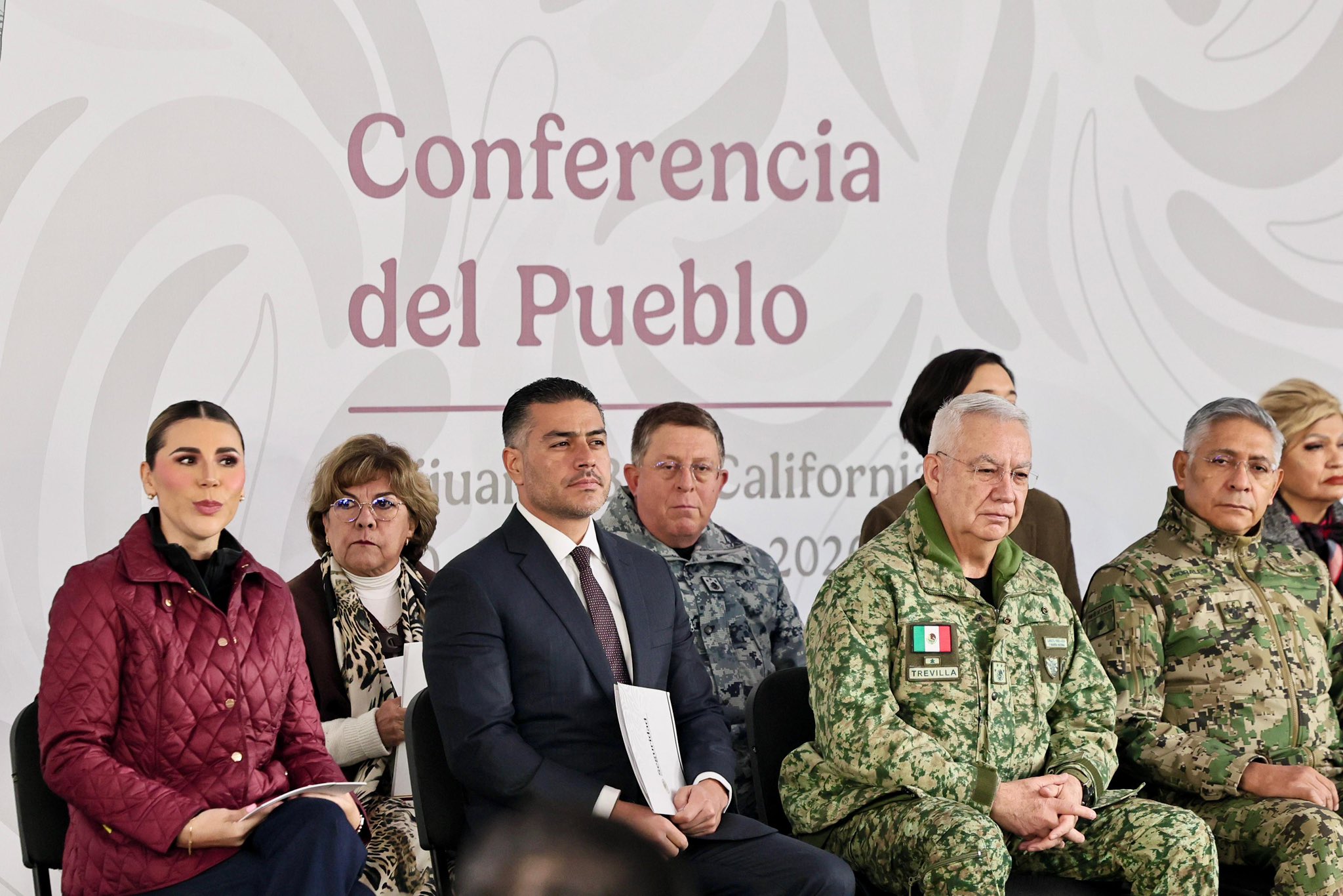 La Presidenta Claudia Sheinbaum y la Gobernadora de Baja California, Marina del Pilar Ávila, durante la reunión de seguridad en Tijuana.