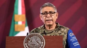 El Almirante Raymundo Morales, Secretario de Marina, durante su intervención en la conferencia de prensa matutina en Baja California.