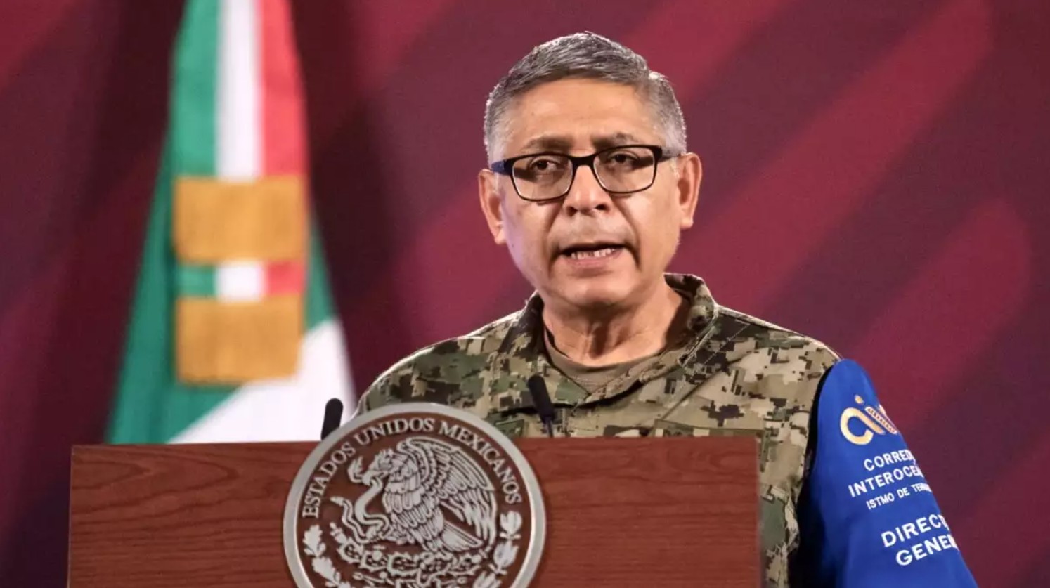 El Almirante Raymundo Morales, Secretario de Marina, durante su intervención en la conferencia de prensa matutina en Baja California.