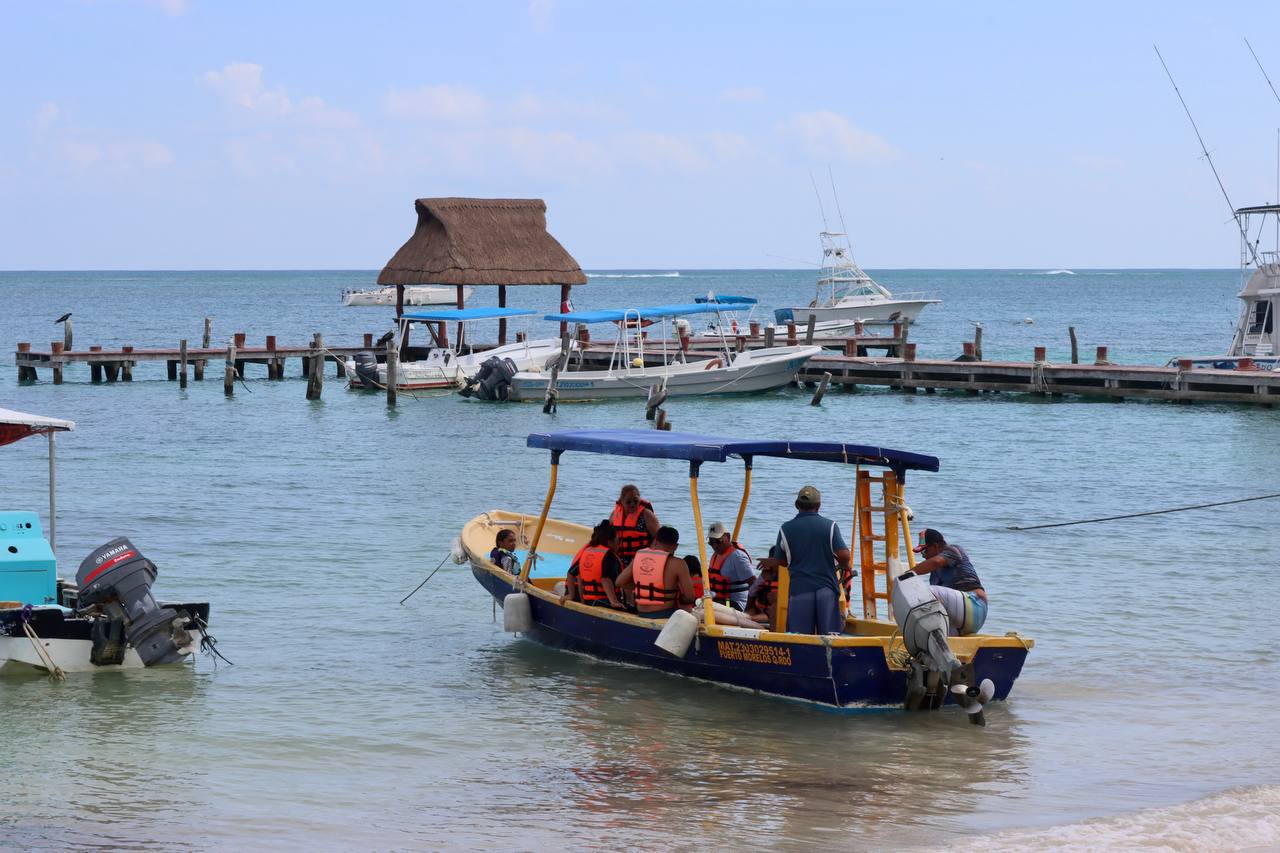 Los permisionarios náuticos denuncian abusos que incluyen inspecciones intimidantes frente a los turistas que visitan el arrecife.