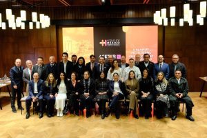 La gobernadora Mara Lezama encabeza la reunión con secretarios de turismo y líderes empresariales en el hotel Thompson de Madrid.