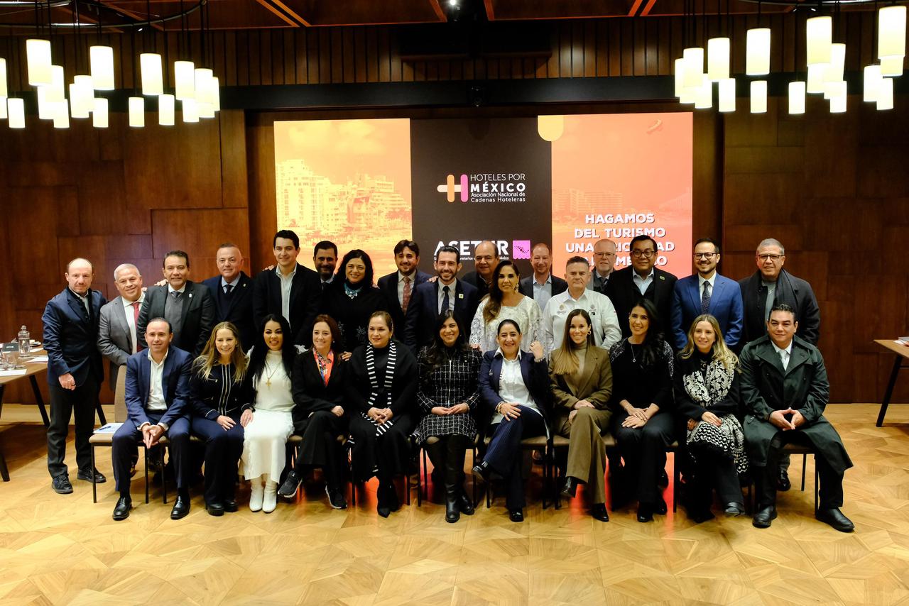 La gobernadora Mara Lezama encabeza la reunión con secretarios de turismo y líderes empresariales en el hotel Thompson de Madrid.