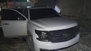 Autoridades municipales y estatales resguardan la zona de la persecución para recolectar evidencias balísticas.