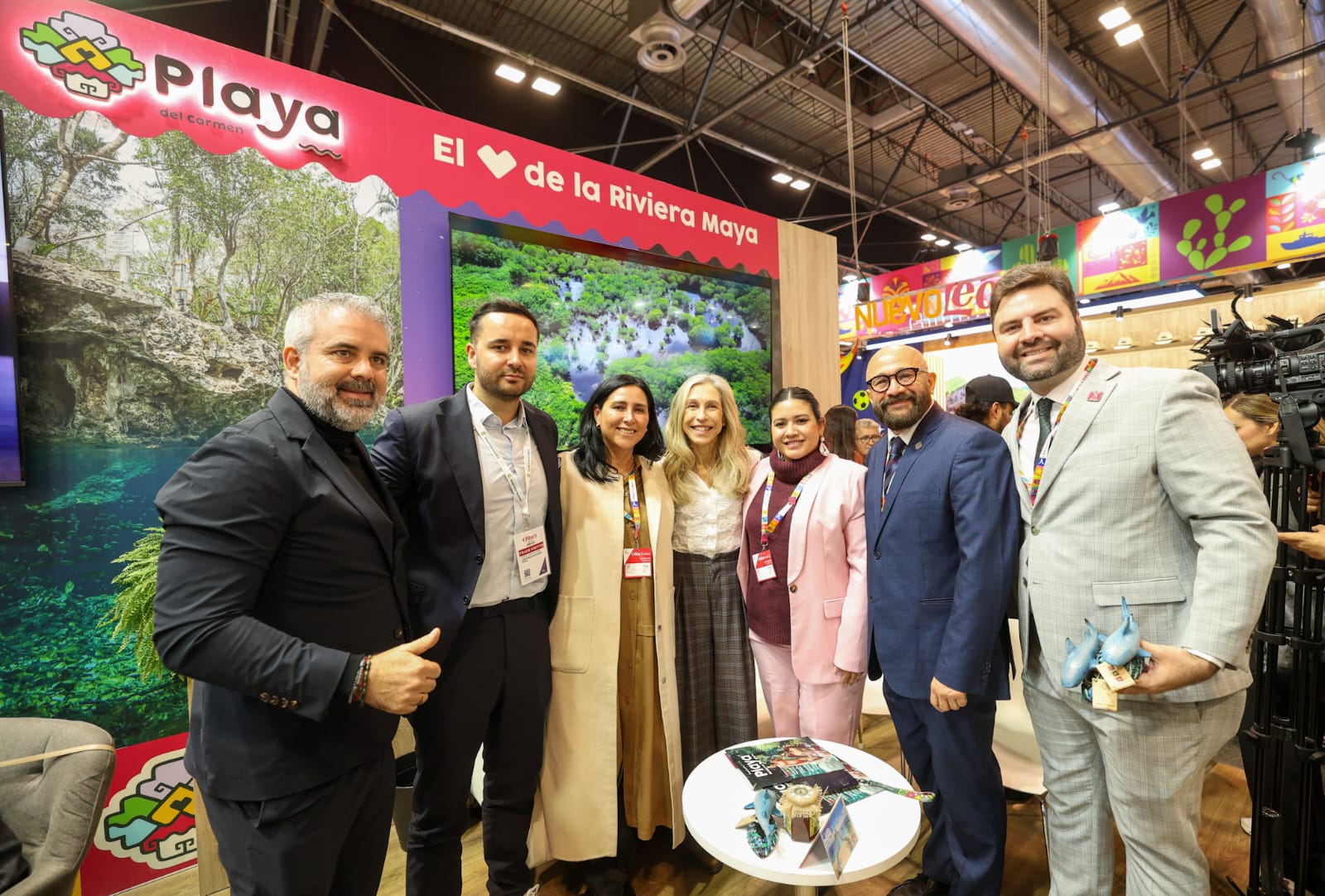 Autoridades de Playa del Carmen y Santa Eulalia del Río durante la firma del acuerdo de colaboración cultural en Madrid.