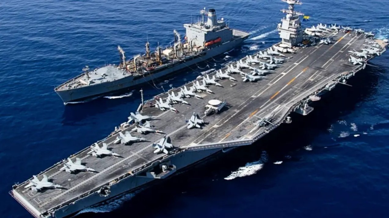 El portaaviones de propulsión nuclear USS Abraham Lincoln encabeza la flota enorme que Estados Unidos ha desplegado en las cercanías del Golfo Pérsico.
