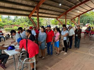 Habitantes de Lázaro Cárdenas se reunieron en el domo deportivo para manifestar su rechazo a los nuevos cobros.