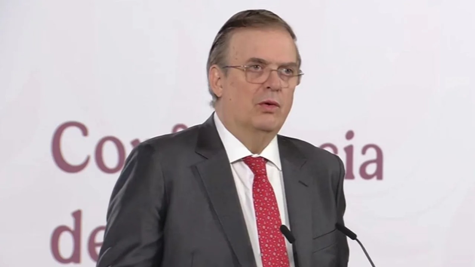 Marcelo Ebrard Casaubón explica los avances de la revisión del T-MEC durante su intervención ante los medios.