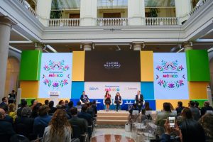 La gobernadora Mara Lezama presentó en Madrid las ventajas competitivas del Caribe Mexicano, usando el Mundial de Futbol 2026 como motor para atraer capital extranjero.