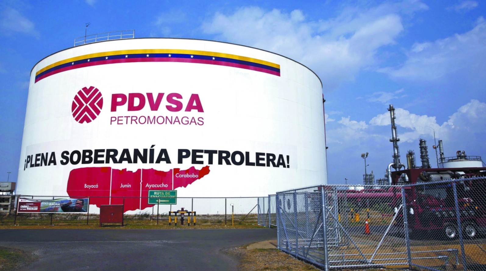 Las refinerías en Venezuela requieren una inversión masiva de capital extranjero para volver a niveles operativos óptimos.