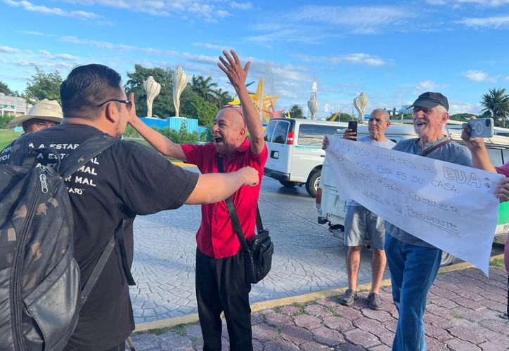 Grupos de ciudadanos se reúnen en la glorieta de El Ceviche para expresar posturas opuestas sobre la crisis política en Venezuela.