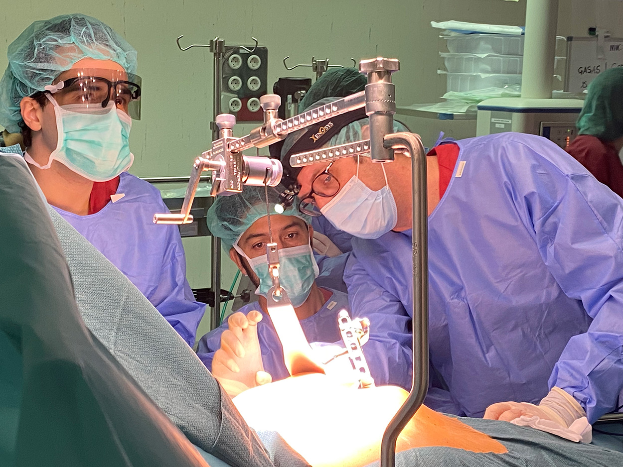 La técnica VECTOR permite realizar intervenciones coronarias complejas utilizando únicamente catéteres a través de la red vascular.