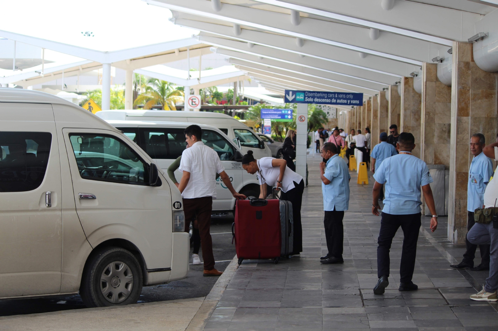 David Ortiz Mena advierte que la falta de taxímetros y regulación en el transporte de Quintana Roo pone en riesgo la imagen turística frente al Mundial 2026.