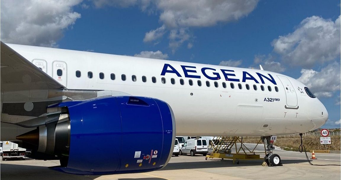 Los monitores de los principales aeropuertos internacionales muestran el estatus de cancelación de vuelos hacia los destinos más importantes de Oriente Medio.