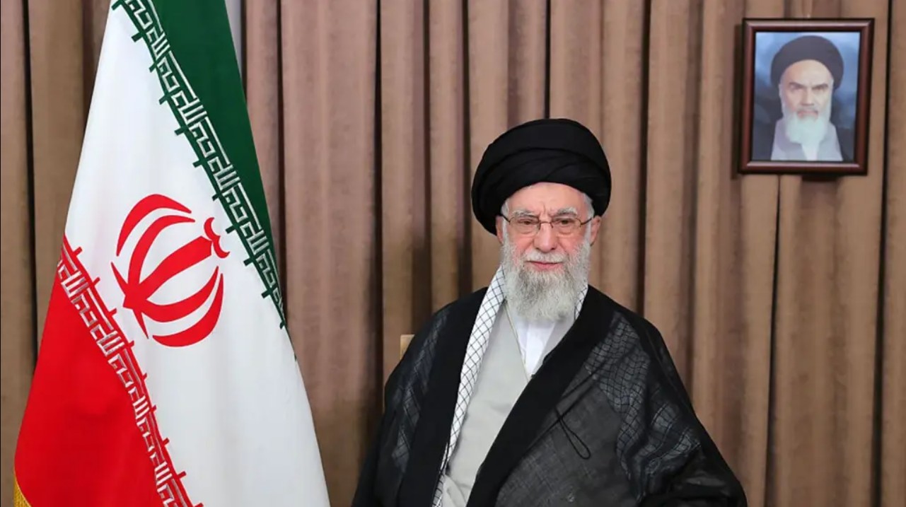 El canciller Abbas Araghchi ofreció una entrevista internacional para desmentir las versiones que daban por muerto al ayatolá Alí Jamenei.