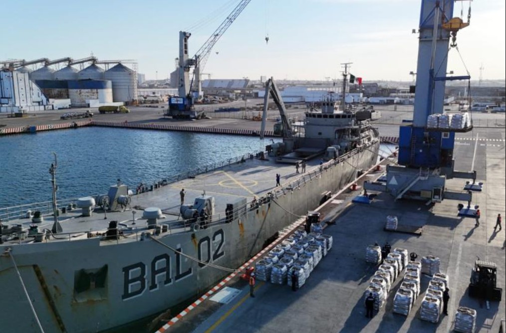 El Buque Papaloapan zarpó del Puerto de Veracruz cargado con más de 500 toneladas de alimentos y artículos de higiene.