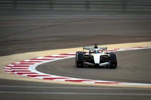 Sergio Pérez recorrió sus primeros kilómetros oficiales con el equipo Cadillac durante la jornada de pruebas en el circuito de Sakhir.