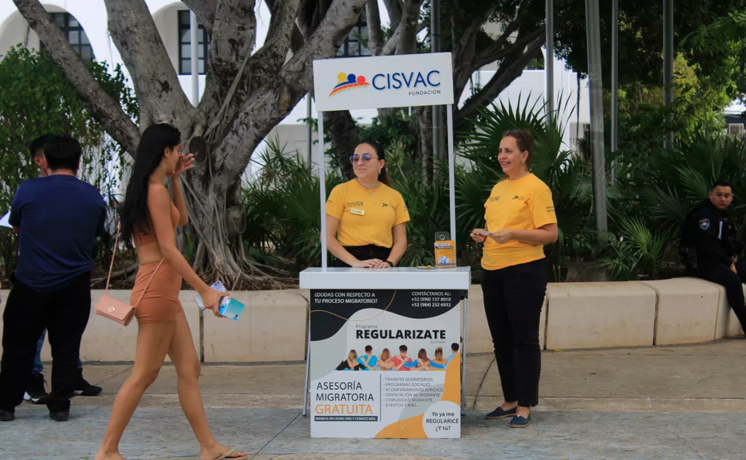 La asociación Cisvac brinda apoyo básico como ropa y regaderas a los migrantes que llegan expulsados desde la frontera norte del país.