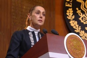 La presidenta Claudia Sheinbaum defiende la soberanía nacional durante su discurso ante miles de ciudadanos en la capital.