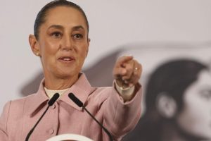 La presidenta Claudia Sheinbaum Pardo explica en Palacio Nacional la importancia de la ayuda humanitaria para Cuba.