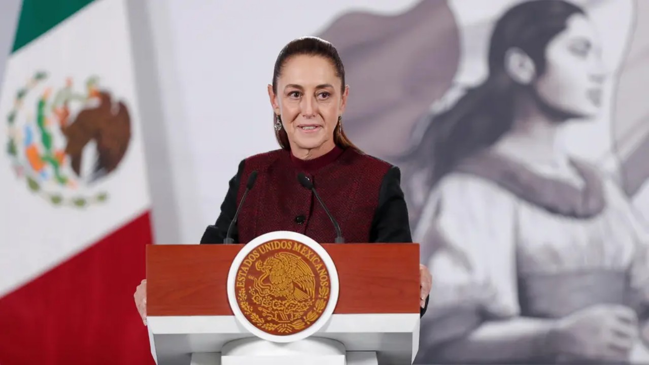 La Presidenta Claudia Sheinbaum Pardo explica los detalles de la reforma para eliminar las pensiones millonarias durante su conferencia matutina.