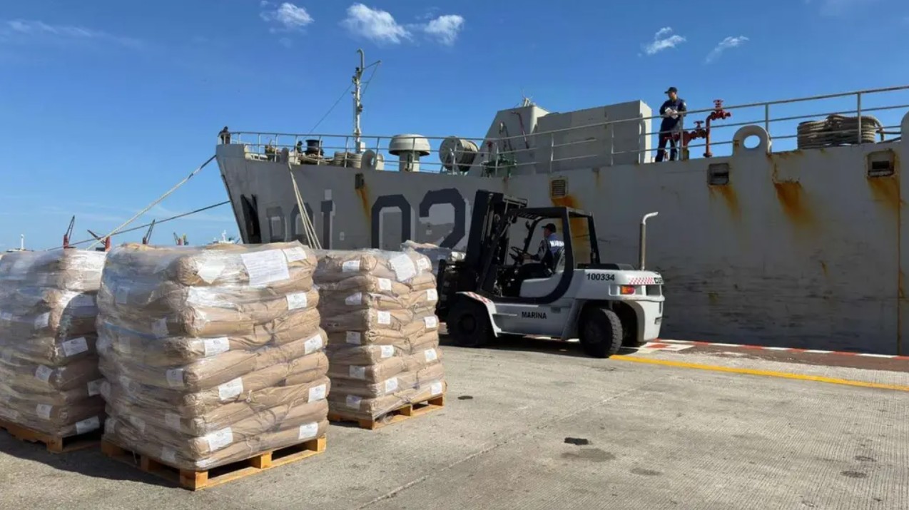 La Secretaría de Marina coordina la logística para el despacho de las 800 toneladas de ayuda humanitaria a Cuba desde Veracruz.